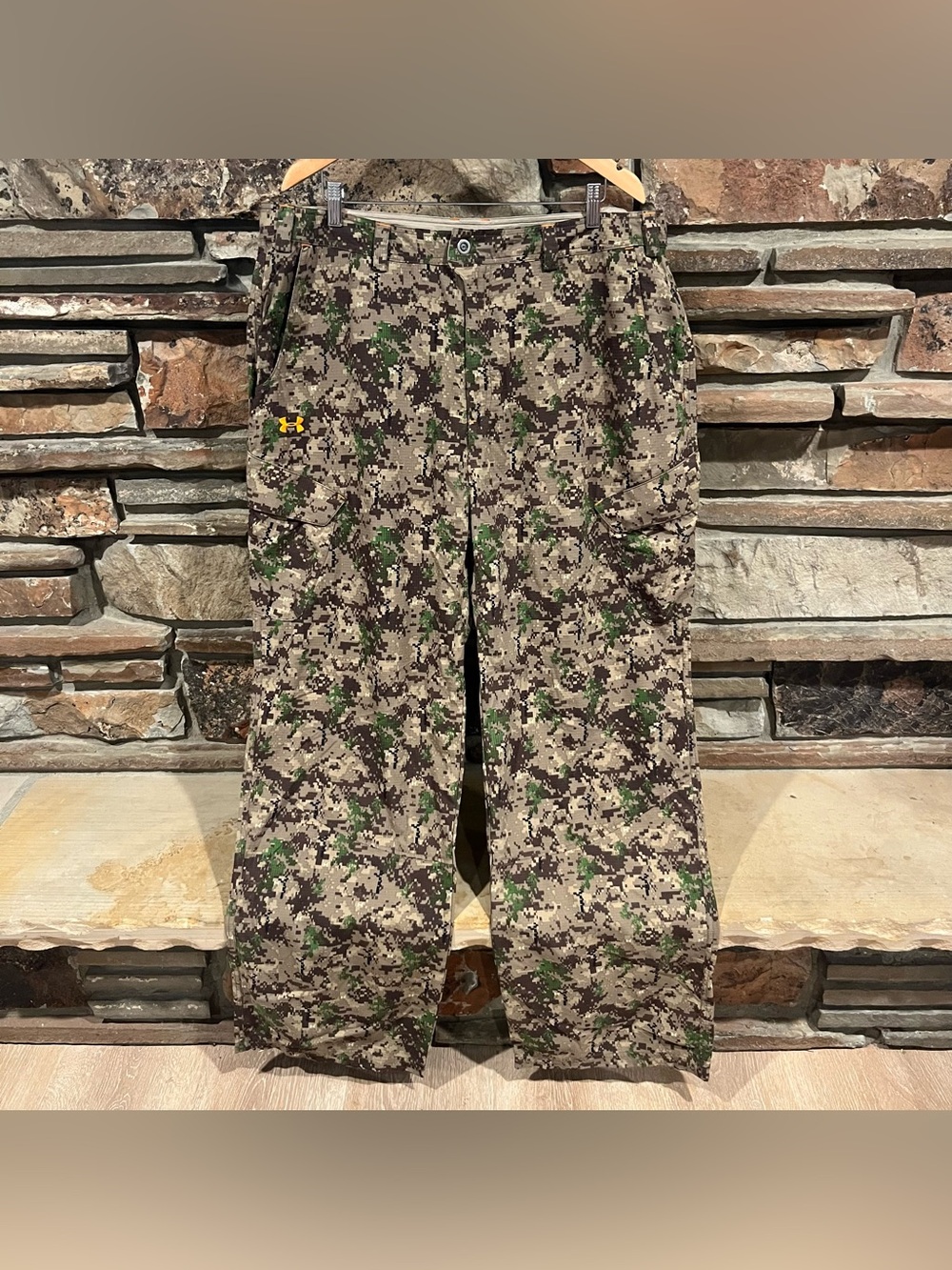 Under Armour Digital Camo Cargo Relaxed Fit Pants – Green/Tan